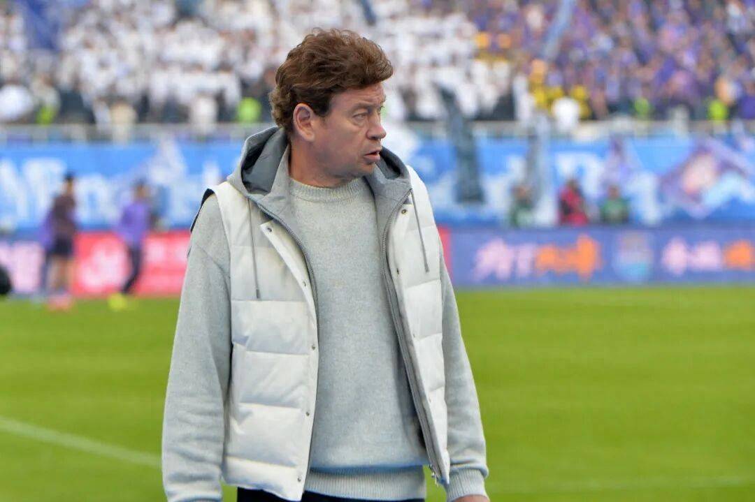 亚冠集结日再迎强敌，上海申花再遭质疑，主帅态度——底气十足，纪律约束更严格的简单介绍